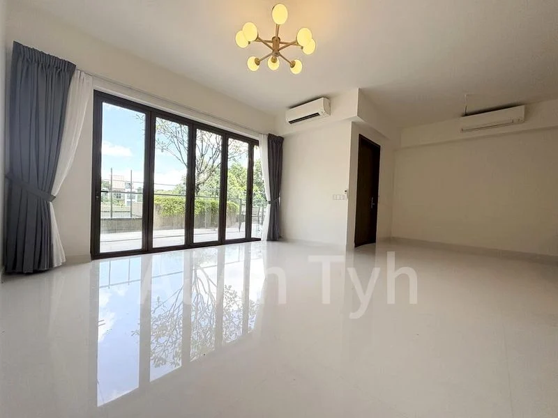 4 Bed Condo for Rent in  Holland Grove Road - Image 1