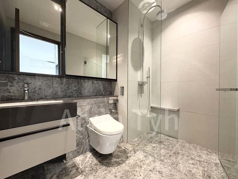 4 Bed Condo for Rent in  Holland Grove Road - Image 6