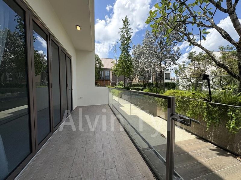 4 Bed Condo for Rent in  Holland Grove Road - Image 2