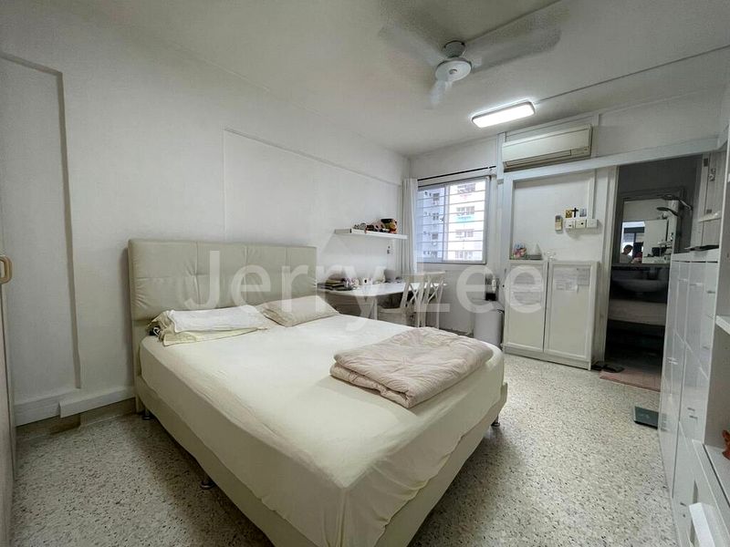 3 Room (3A) HDB for Sale in 429 Clementi Avenue 3 - Image 2