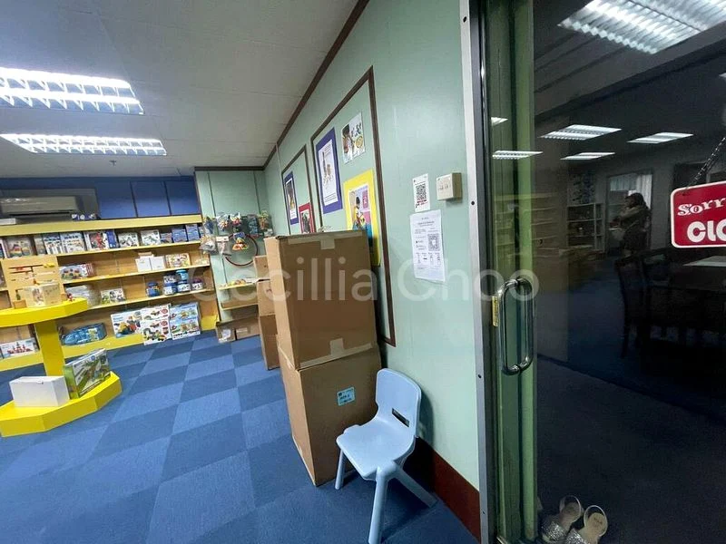 Light Industrial (B1) for Rent: Tong Lee Building - Image 1