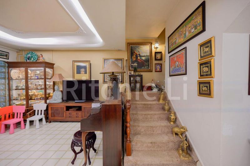 4 Bed Terraced House (Landed) for Sale in  Jalan Elok - Image 9