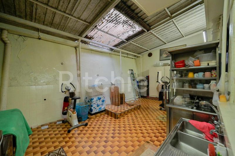 4 Bed Terraced House (Landed) for Sale in  Jalan Elok - Image 4
