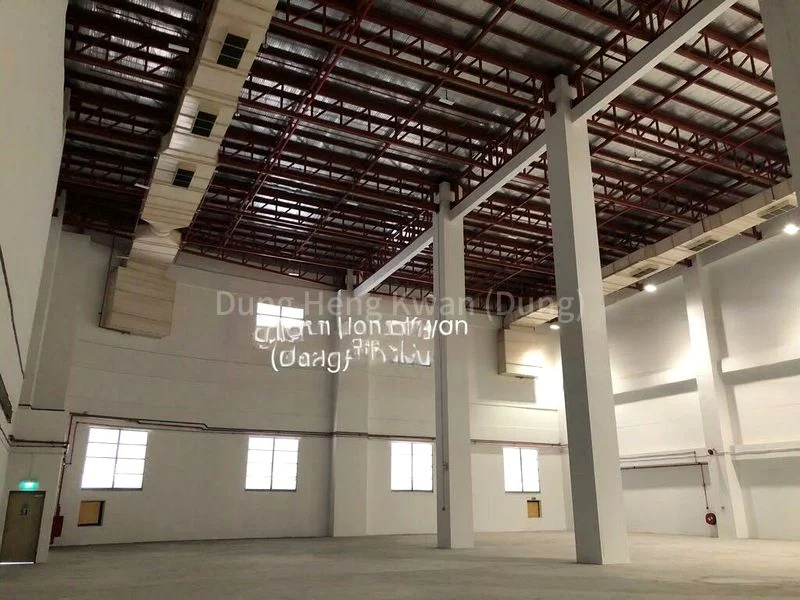 Warehouse for Rent:  Ground Floor - High Ceilings - 40ft Loading Bays - Image 3