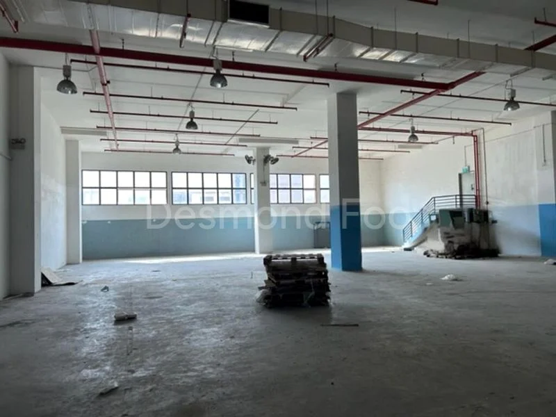 Light Industrial (B1) for Rent: Entire floor, 6.5m high in Serangoon North - Image 1