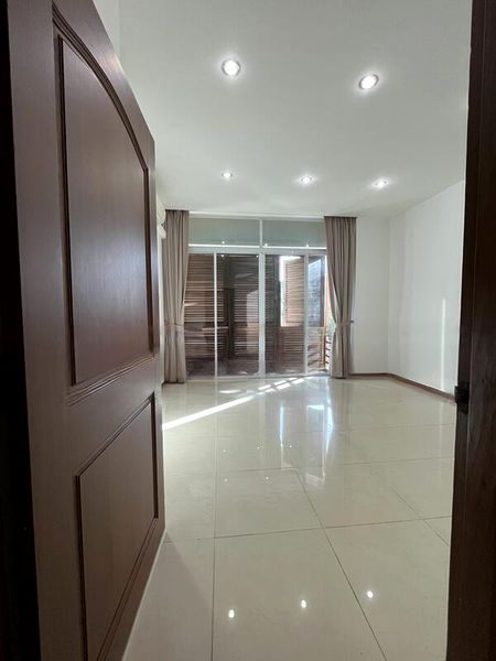 4 Bed Terraced House (Landed) for Rent in  Cambridge Road - Image 7