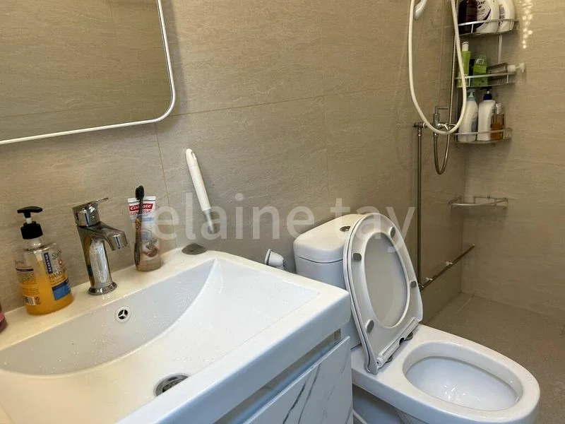 4 Bed Apartment (Condo) for Sale in  People's Park Complex - Image 3