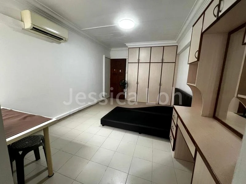 Common Room (HDB) for Rent in  467 Tampines Street 44 - Image 1