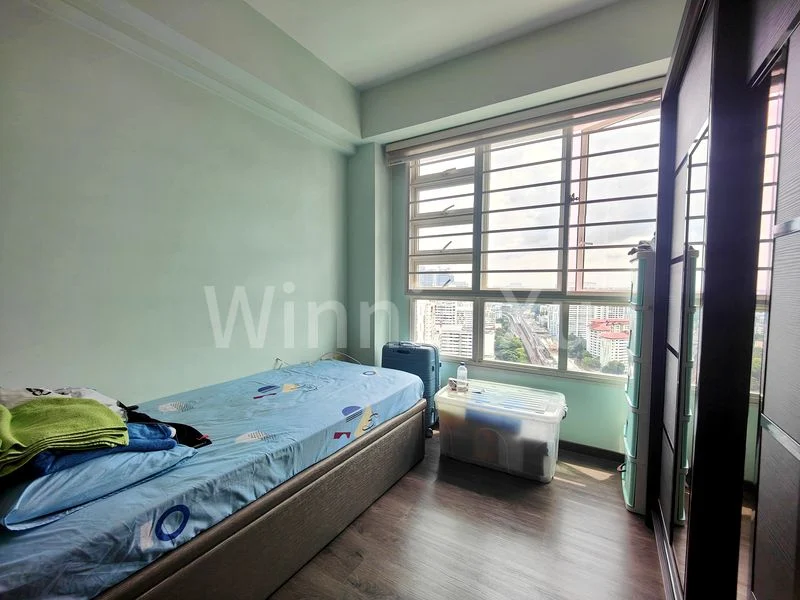 Premium HDB for Sale in 296A Bukit Batok Street 22 - Image 1