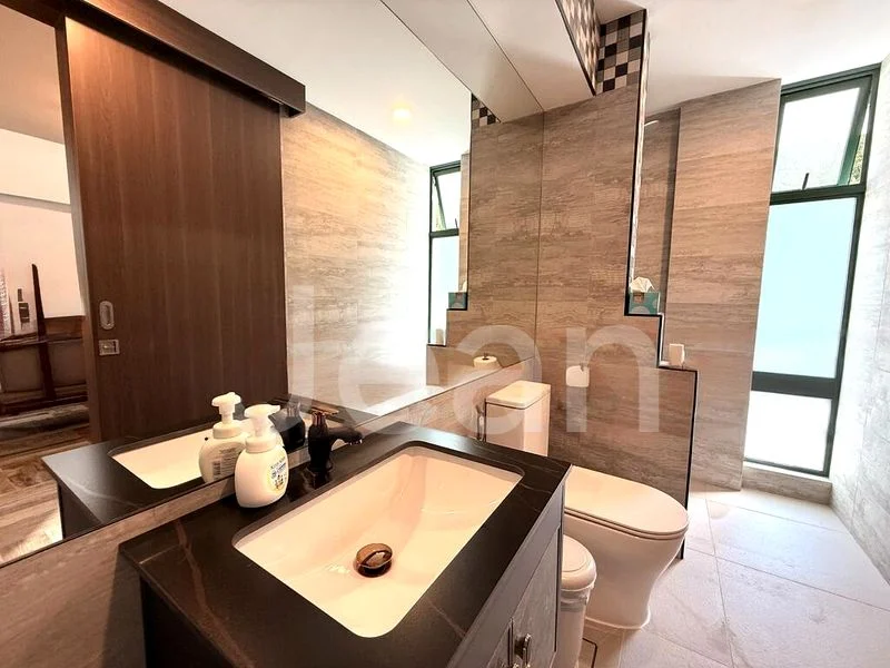 7 Bed Corner Terrace (Landed) for Sale in  Teacher's Housing Estate - Image 9