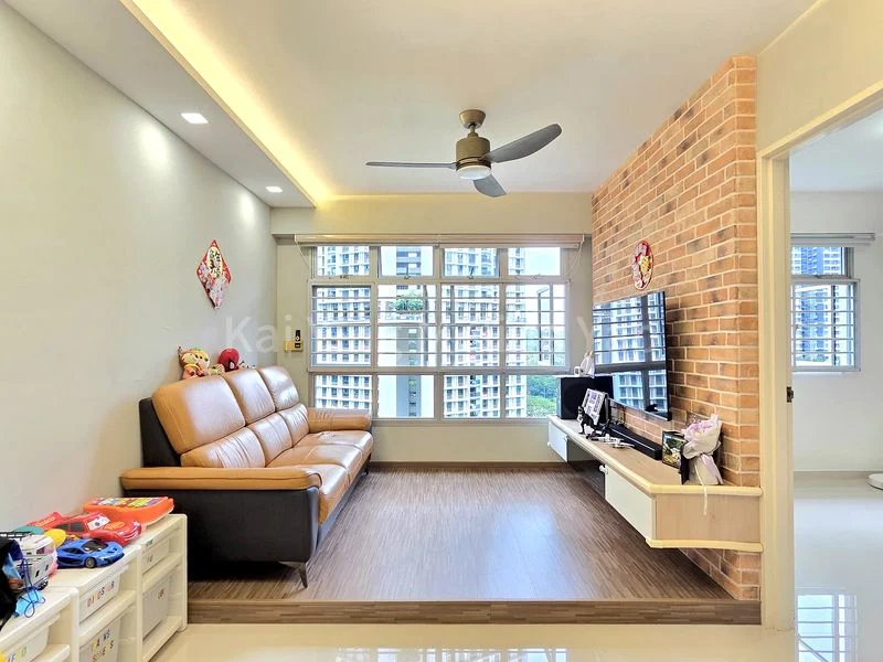 4 Room (4A) HDB for Sale in 79 Dawson Road - Image 1