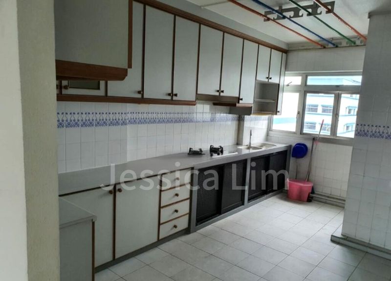 5 Room (5A) HDB for Rent in  196 Pasir Ris Street 12 - Image 2