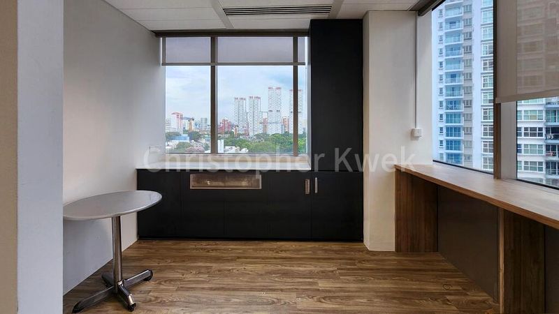 Office for Rent: Central Plaza - Image 3
