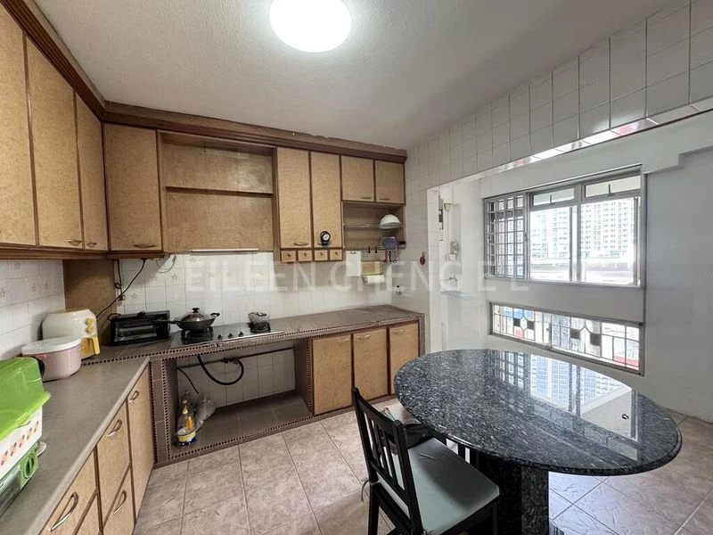 5 Room (5I) HDB for Sale in  143 Mei Ling Street - Image 4