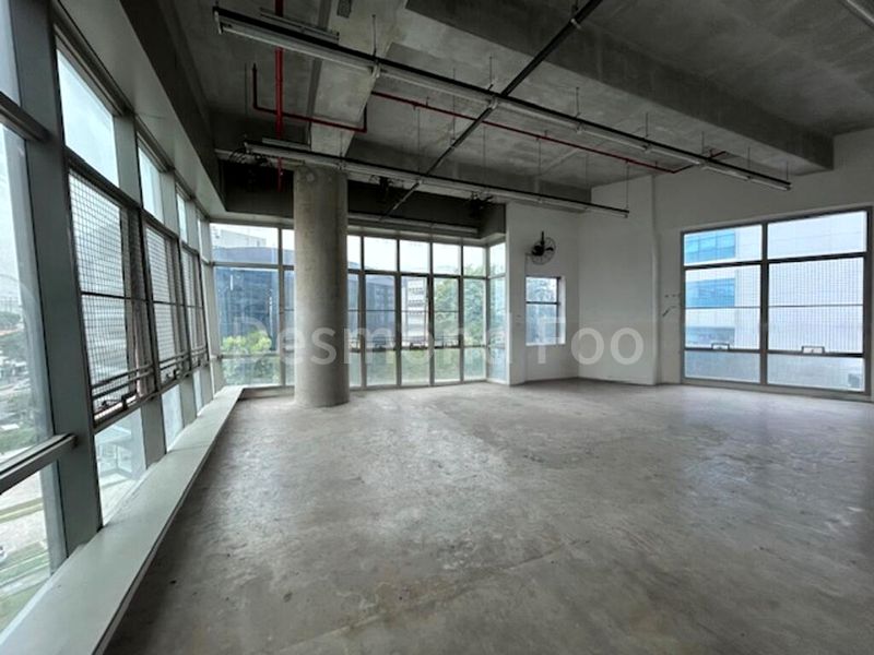 Light Industrial (B1) for Rent: Entire Floor, 5m High in Macpherson | With Attached Toilet - Image 1