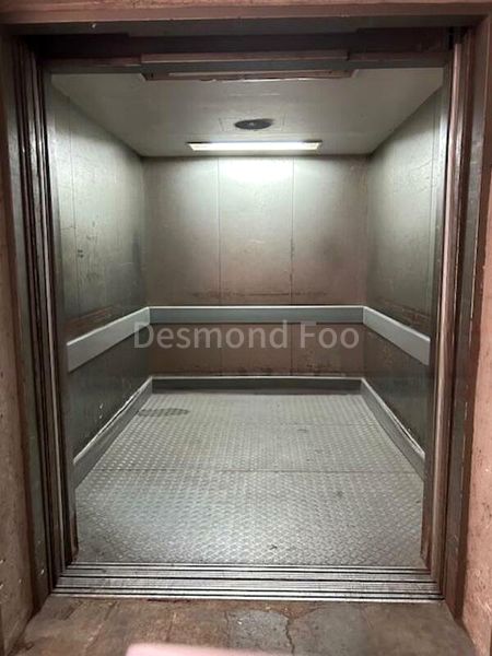Light Industrial (B1) for Rent: Entire Floor, 5m High in Macpherson | With Attached Toilet - Image 6