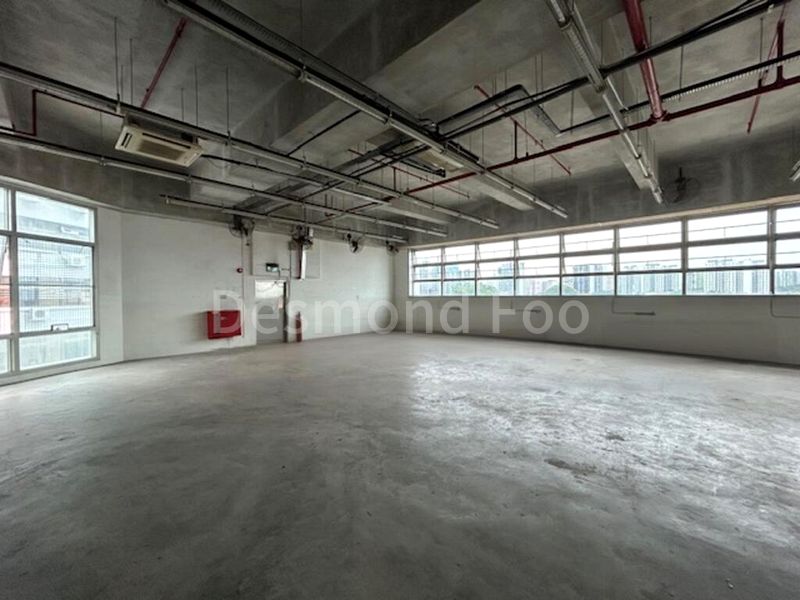 Light Industrial (B1) for Rent: Entire Floor, 5m High in Macpherson | With Attached Toilet - Image 5
