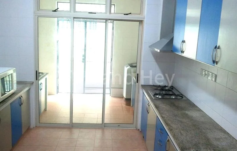 5 Bed Semi-Detached House (Landed) for Rent in  Sennett Estate - Image 5