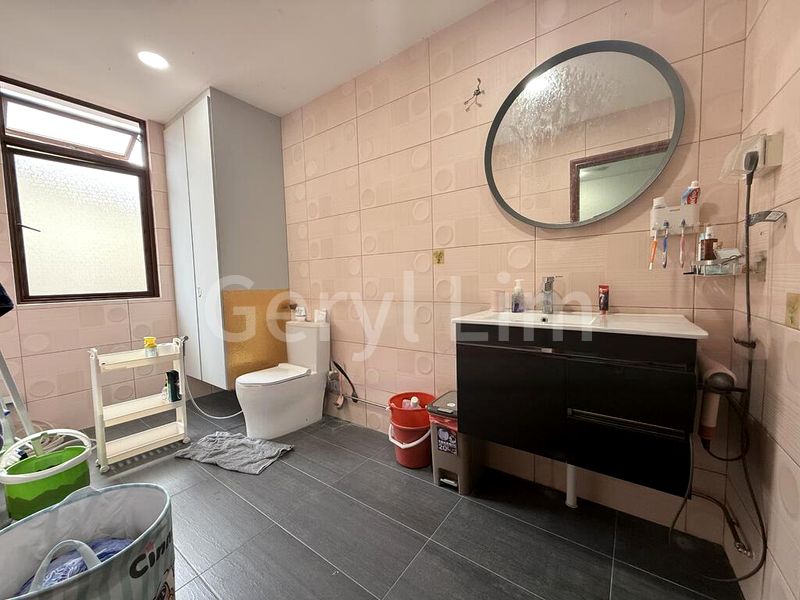 6 Bed Terraced House (Landed) for Sale in  The Riverina - Image 12