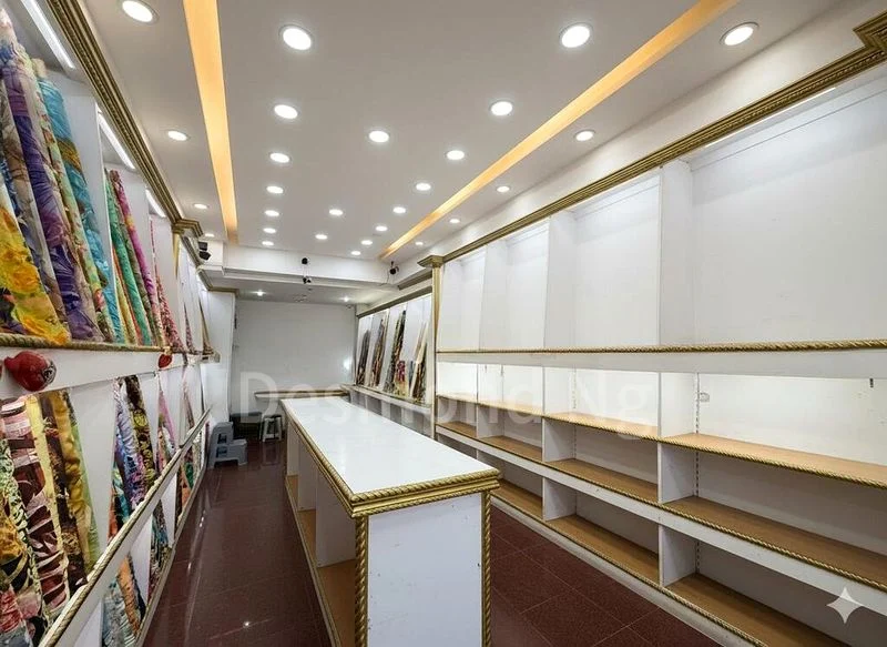 Shop / Shophouse for Rent: Inexpensive! Great tourist footfall traffic, right in the heart of Arab Street - Image 1