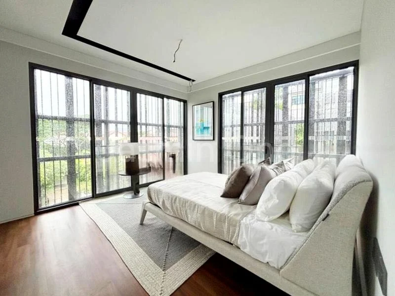 5 Bed Bungalow (Landed) for Sale in Clementi Park - Image 1