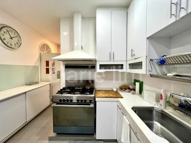 4 Bed Condo for Rent in  Shelford Green - Image 4