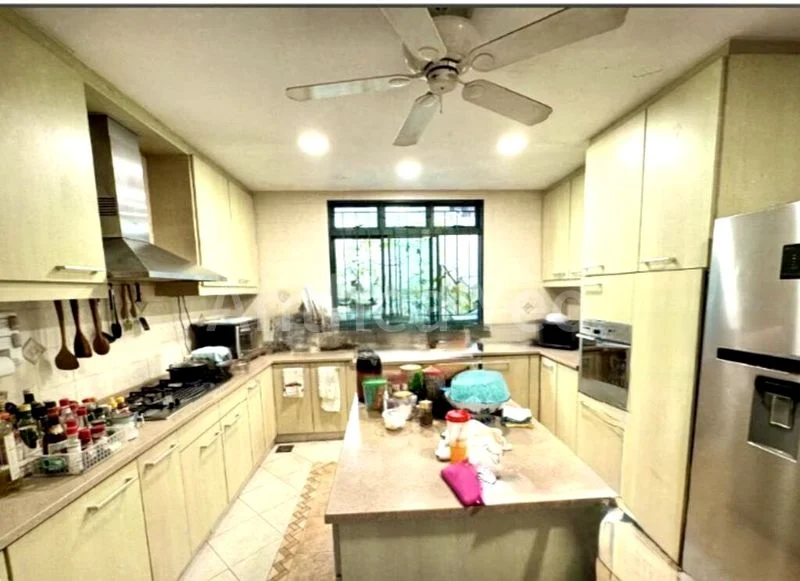 7 Bed Bungalow (Landed) for Sale in  Watten Estate - Image 9