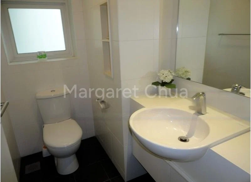 3 Bed Condo for Rent in  The Esparis - Image 13