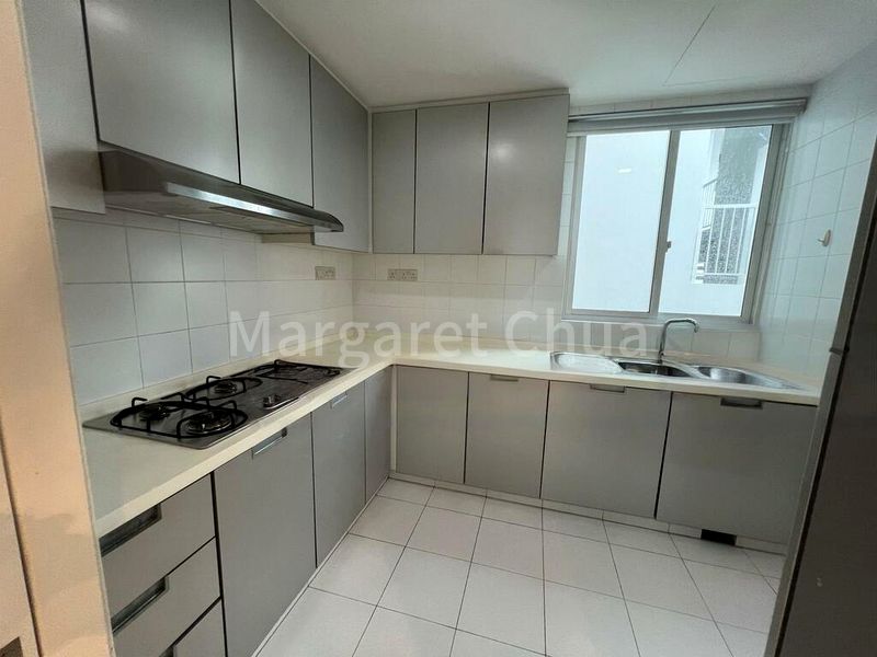 3 Bed Condo for Rent in  The Esparis - Image 3