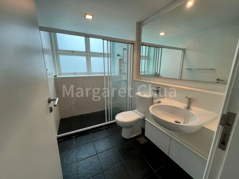 3 Bed Condo for Rent in  The Esparis - Image 7
