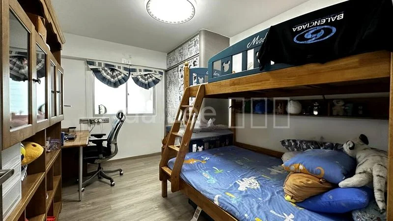 Jumbo HDB for Sale in 434 Ang Mo Kio Avenue 10 - Image 3