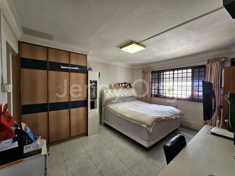 5 Room (5I) HDB for Sale in  103 Jurong East Street 13 - Image 3