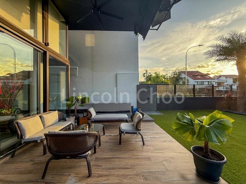 7+1 Bed Bungalow (Landed) for Sale in  Begonia Road - Image 2