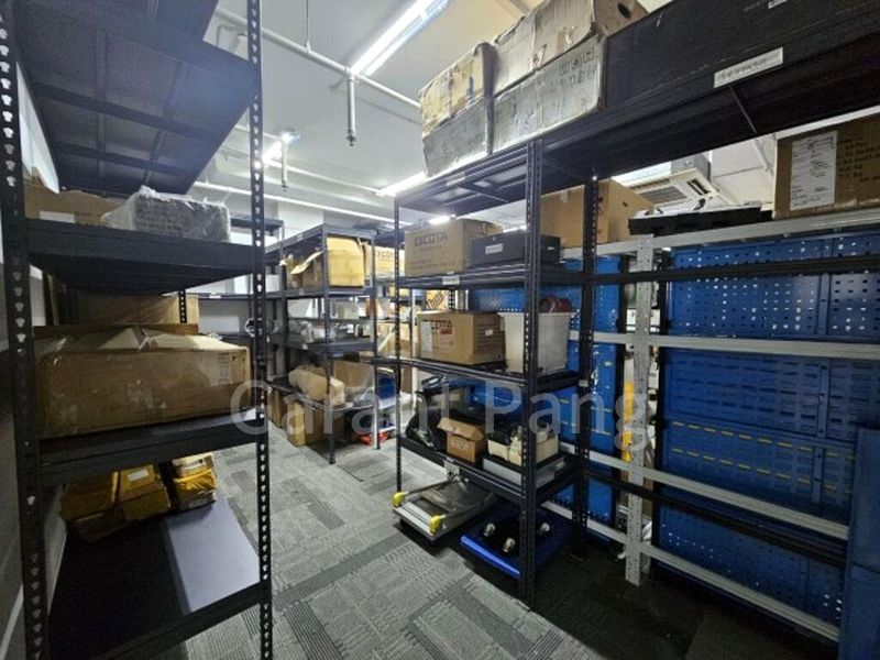 Light Industrial (B1) for Rent: Midview City - Image 4