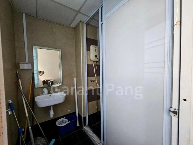 Light Industrial (B1) for Rent: Midview City - Image 1