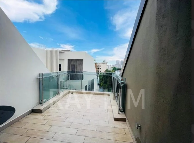 3 Bed Condo for Sale in  Holland Grove Road - Image 1