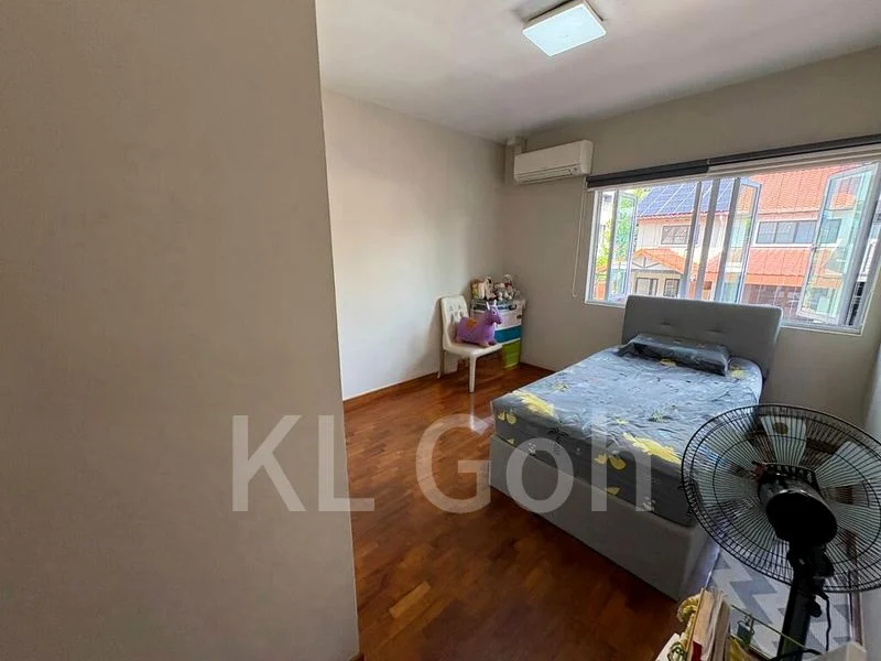 3 Bed Terraced House (Landed) for Sale in  Thomson Ridge - Image 2