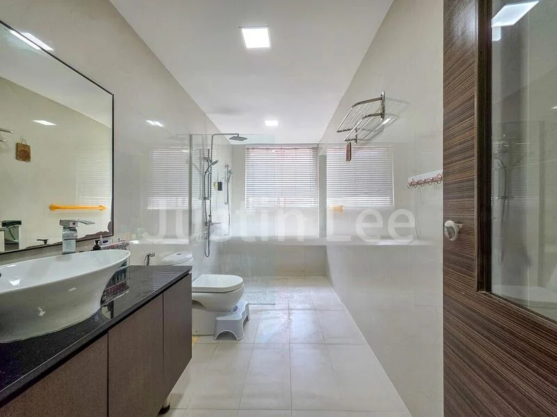 5 Bed Terraced House (Landed) for Sale in  Bartley Villas - Image 4