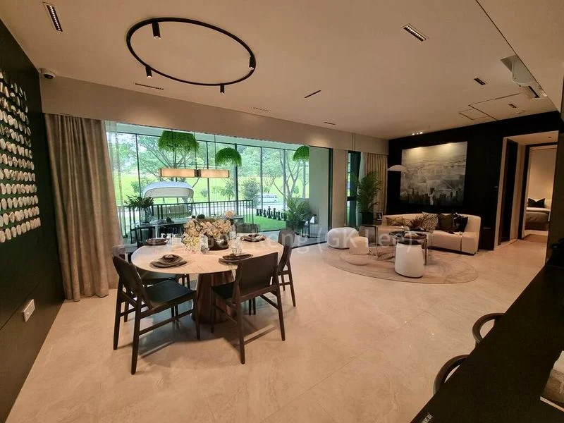 5 Bed Executive Condo for Sale in Altura - Image 1