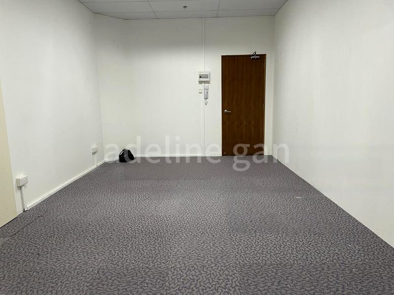 Light Industrial (B1) for Rent: Lip Hing Industrial Building - Image 4