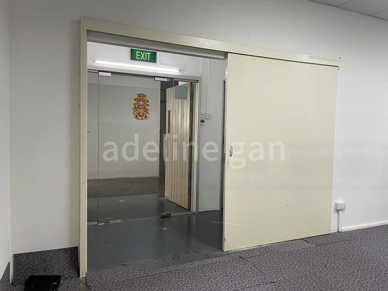 Light Industrial (B1) for Rent: Lip Hing Industrial Building - Image 6