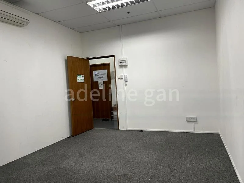 Light Industrial (B1) for Rent: Lip Hing Industrial Building - Image 1