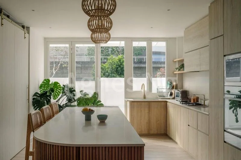 4 Bed Terraced House (Landed) for Sale in  Chai Chee Road - Image 2