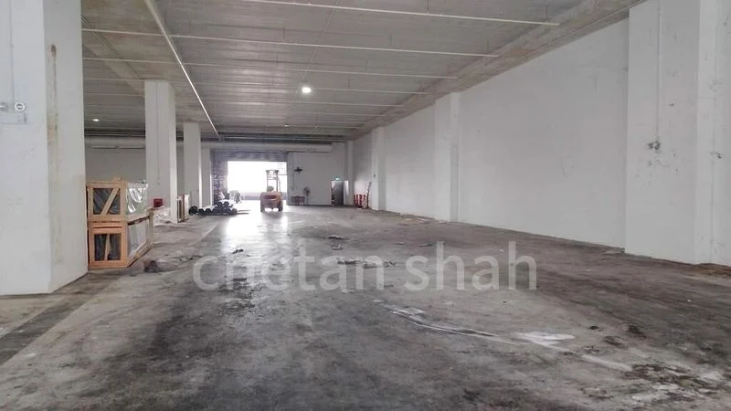 Factory / Workshop (B2) for Sale: 2,500 Sq Ft Industrial Unit, on Lyon Industrial Estate, Reigate - Image 1