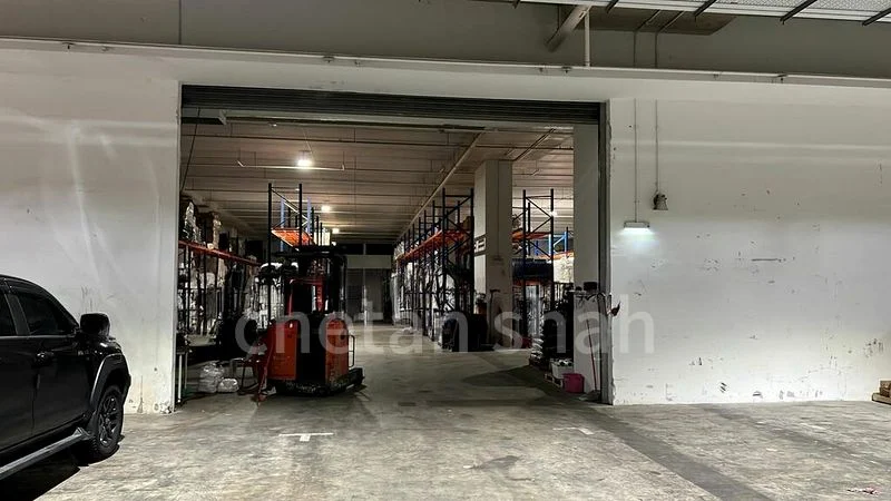 Factory / Workshop (B2) for Sale: 2,500 Sq Ft Industrial Unit, on Lyon Industrial Estate, Reigate - Image 3