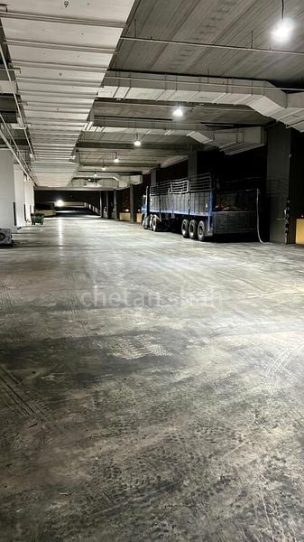 Factory / Workshop (B2) for Sale: 2,500 Sq Ft Industrial Unit, on Lyon Industrial Estate, Reigate - Image 2