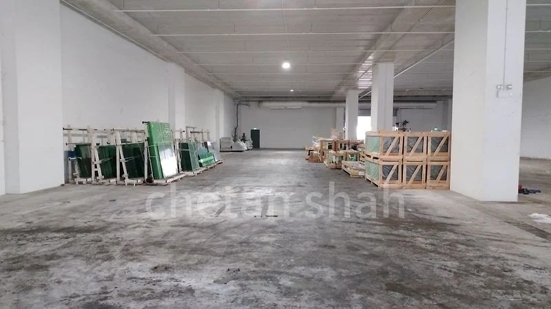 Factory / Workshop (B2) for Sale: 2,500 Sq Ft Industrial Unit, on Lyon Industrial Estate, Reigate - Image 7