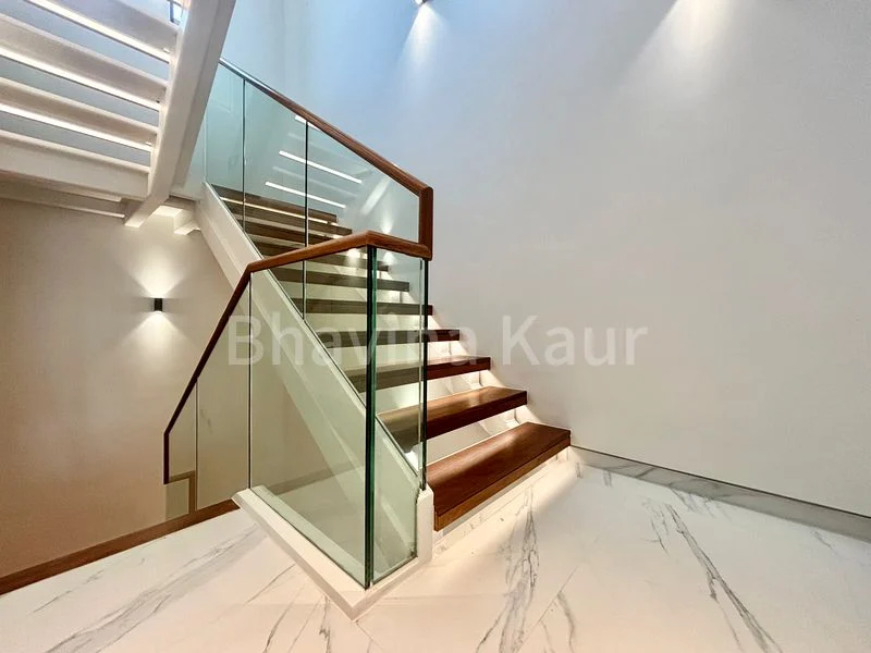 4+1 Bed Semi-Detached House (Landed) for Rent in  Whitley Road - Image 6