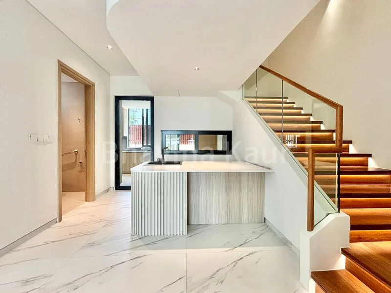 4+1 Bed Semi-Detached House (Landed) for Rent in  Whitley Road - Image 1