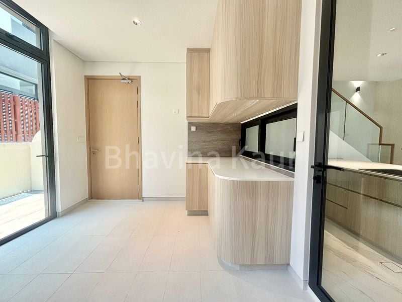 4+1 Bed Semi-Detached House (Landed) for Rent in  Whitley Road - Image 3